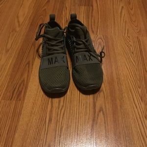 Lightweight sneakers